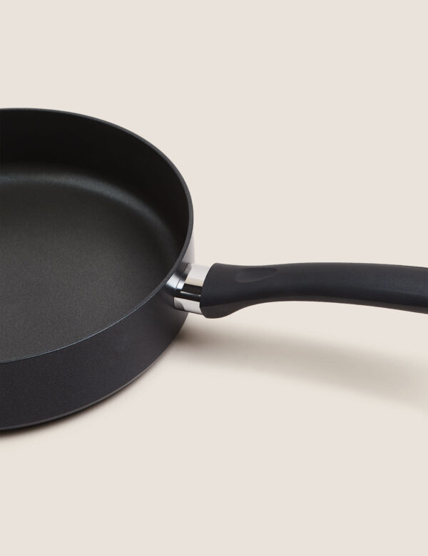 Black Aluminium 26cm Large Non-Stick Sauté Pan Black Aluminium 26cm Large Non-Stick Sauté Pan
